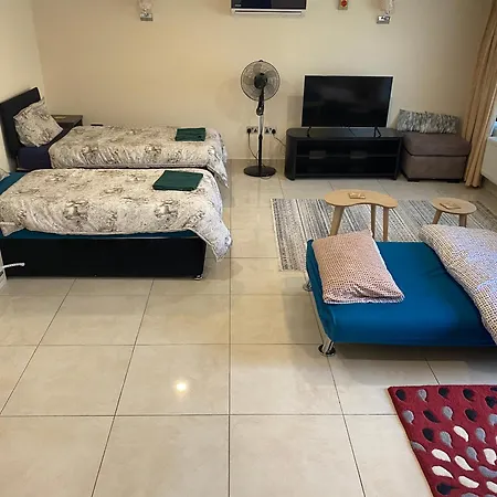 Studio Flat Gants Hill With Free Parking